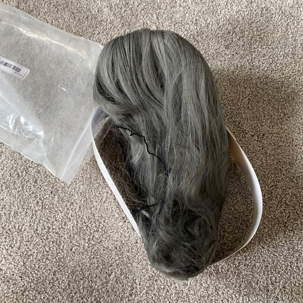 Shoulder-length wig